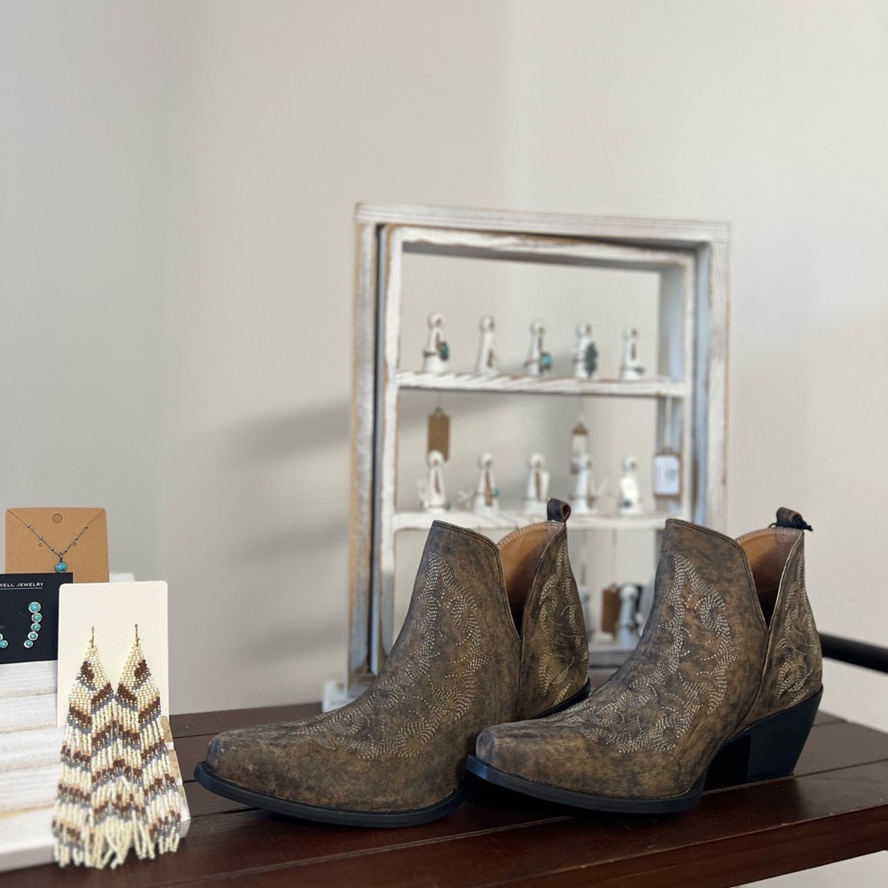 Western Chic! Bronze Brown Ankle Cowboy Boots Stitched Tan Fall Trend - Picture 7 of 15